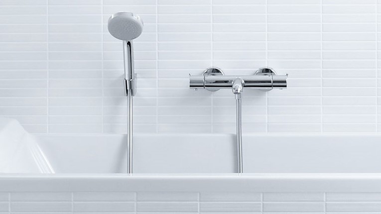 Vervollst&auml;ndigen Sie Ihre Badewanne: Mit oder ohne Handbrause und Brauseschlauch.